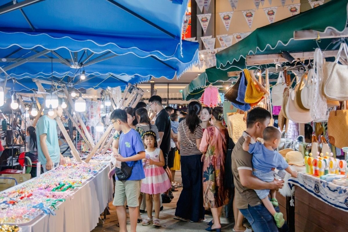 Handcrafted Gifts at Helio Night Market